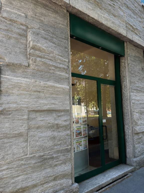 negozio in vendita a Milano in zona Isola