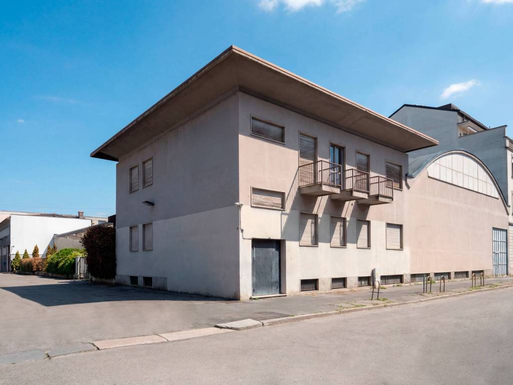 ufficio in vendita a Milano in zona Corvetto