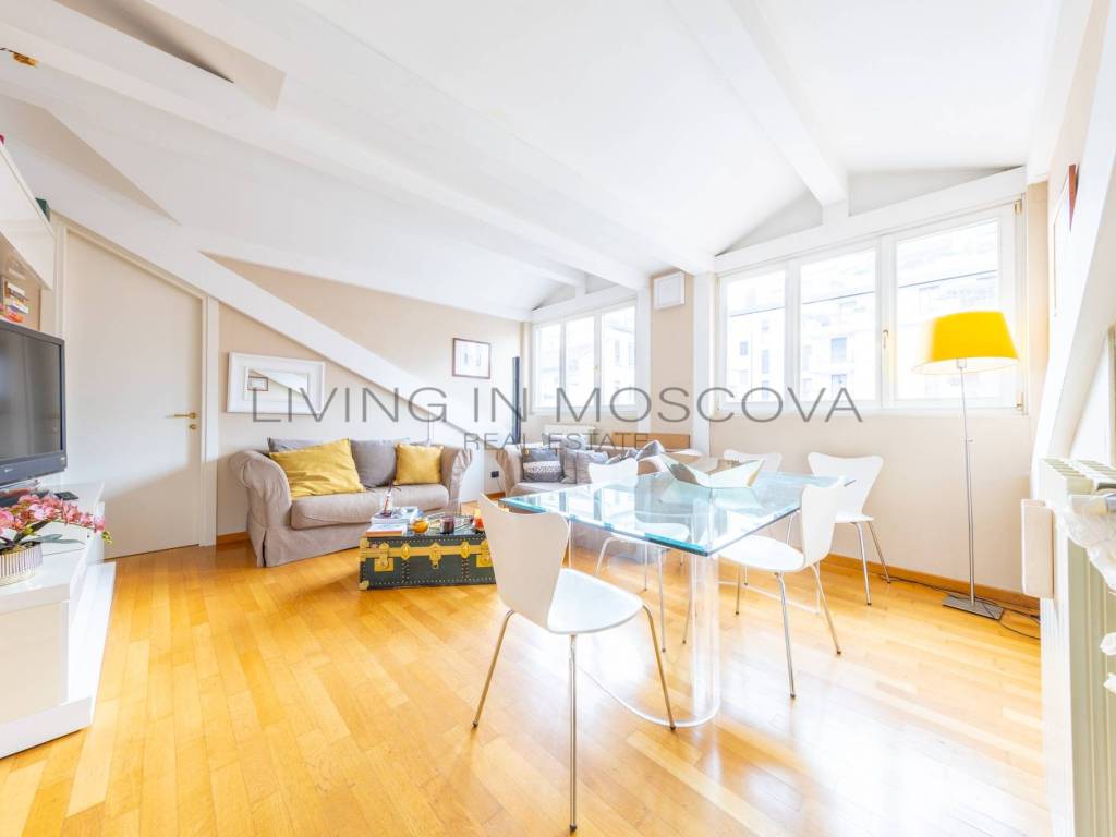 appartamento in vendita a Milano in zona Porta Nuova