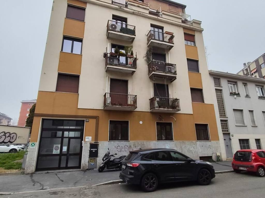 appartamento in vendita a Milano in zona Barona