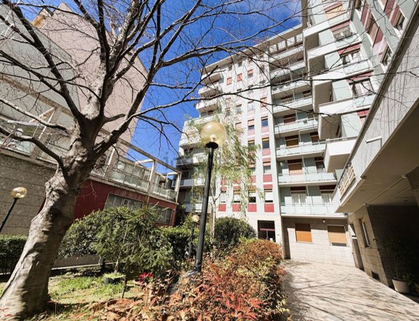 appartamento in vendita a Milano in zona Cinque Giornate
