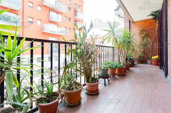 appartamento in vendita a Milano in zona Feltre