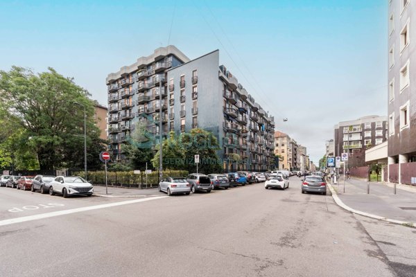 appartamento in vendita a Milano in zona Cinque Giornate