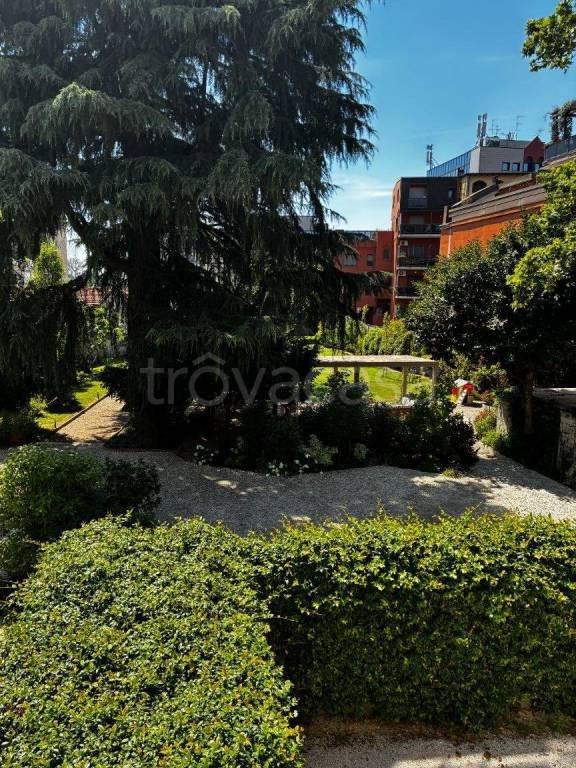 appartamento in vendita a Milano in zona Vigentino