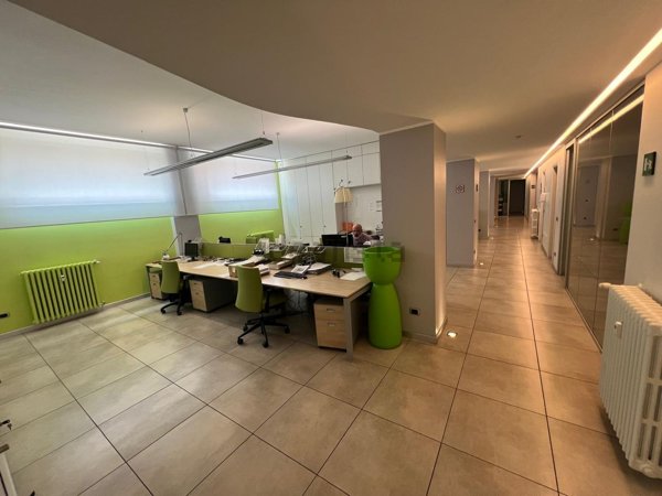 ufficio in vendita a Milano in zona Rembrandt