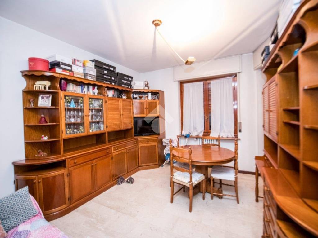 appartamento in vendita a Milano in zona Baggio