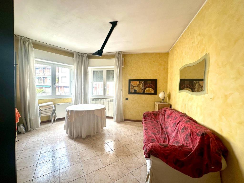 appartamento in vendita a Milano in zona Crescenzago