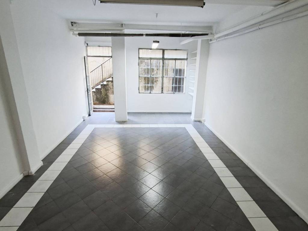 negozio in vendita a Milano in zona Porta Genova