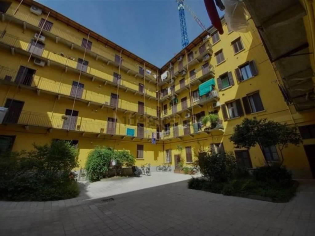 negozio in vendita a Milano in zona Città Studi