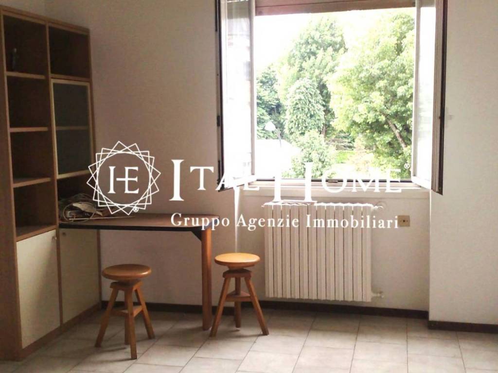 appartamento in vendita a Milano in zona Vigentino