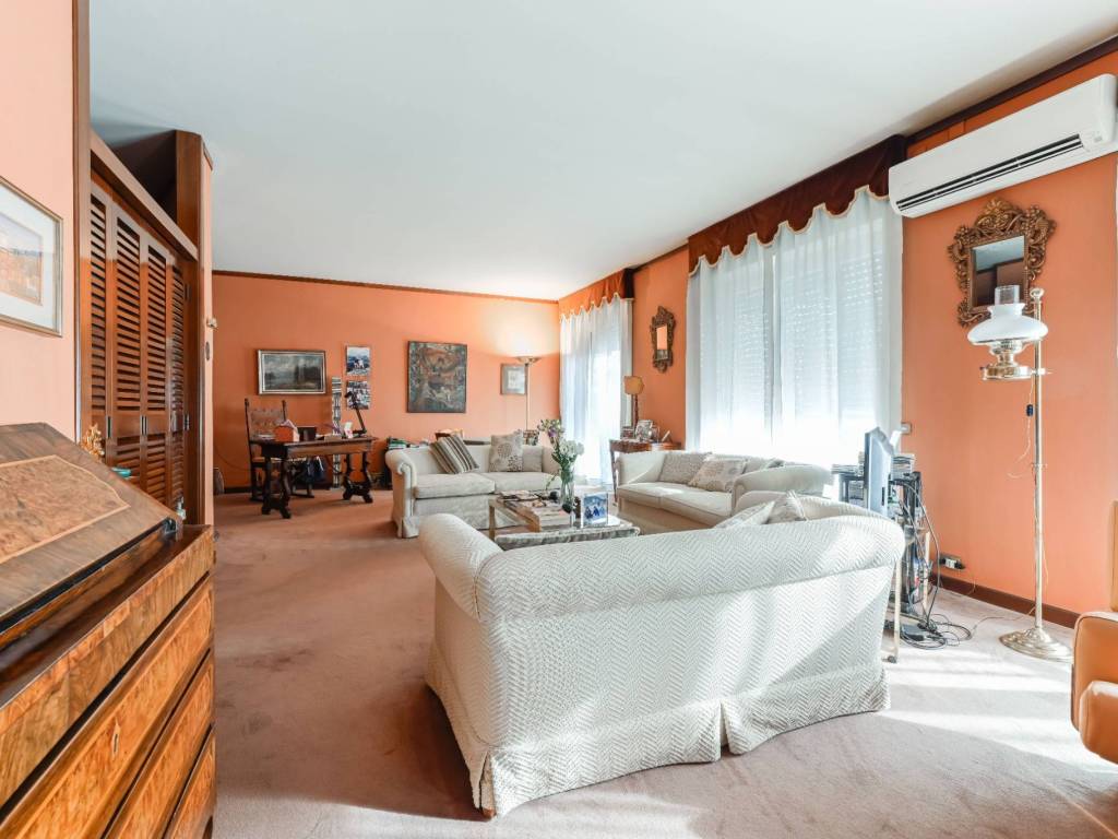 appartamento in vendita a Milano in zona Città Studi