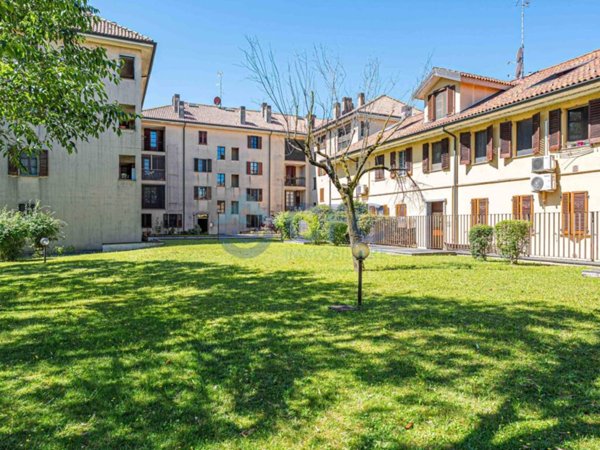 appartamento in vendita a Milano in zona Adriano