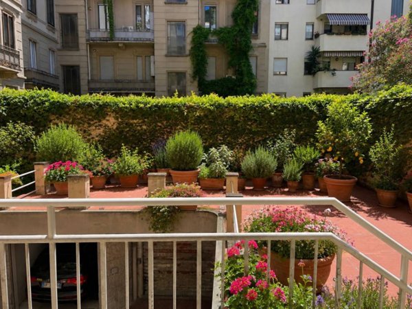appartamento in vendita a Milano in zona Sant'Ambrogio