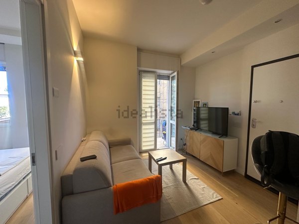 appartamento in vendita a Milano in zona Lorenteggio