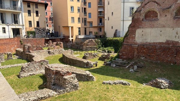 appartamento in vendita a Milano in zona Sant'Ambrogio