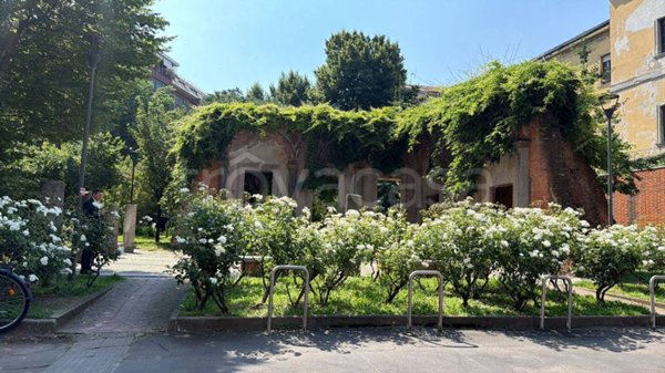 appartamento in vendita a Milano in zona Sant'Ambrogio