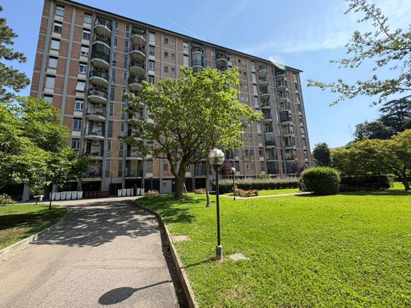 appartamento in vendita a Milano in zona Gallaratese