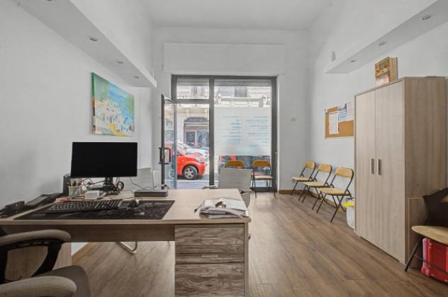 negozio in vendita a Milano in zona Porta Genova