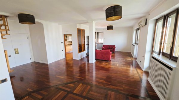 appartamento in vendita a Milano in zona Lorenteggio