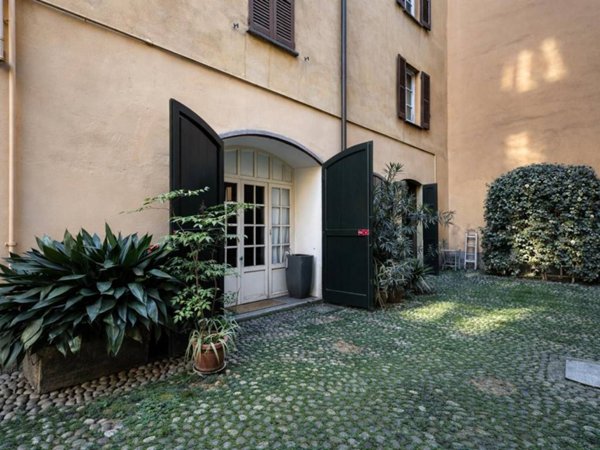 appartamento in vendita a Milano in zona Porta Genova