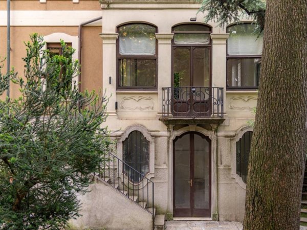 appartamento in vendita a Milano in zona Sempione