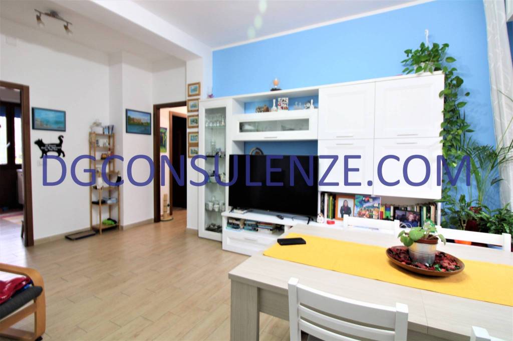 appartamento in vendita a Milano in zona Corsica
