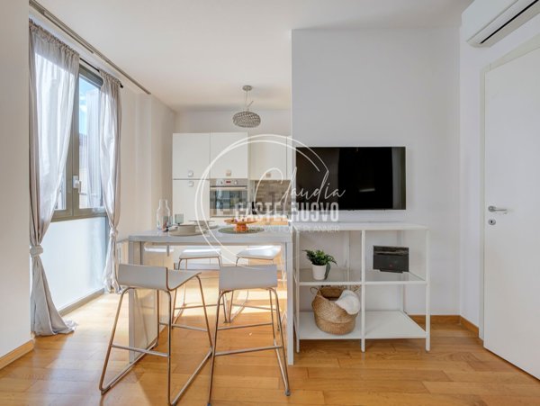 appartamento in vendita a Milano in zona Solari