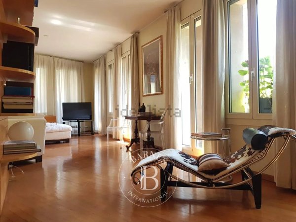 appartamento in vendita a Milano in zona Porta Nuova
