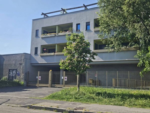 locale commerciale in vendita a Milano in zona Maggiolina