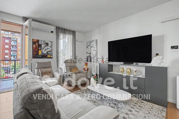 appartamento in vendita a Milano in zona Quarto Oggiaro