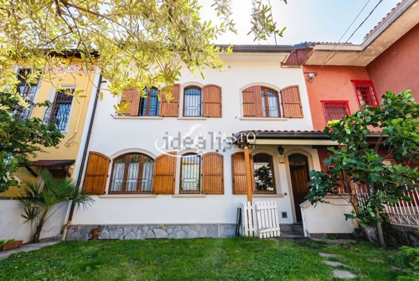 casa indipendente in vendita a Milano in zona Isola
