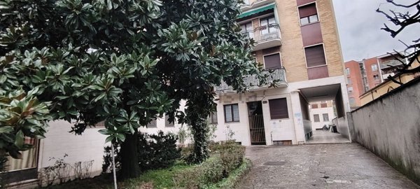 appartamento in vendita a Milano in zona Crescenzago