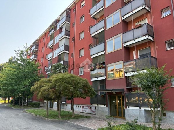 appartamento in vendita a Milano in zona Gallaratese