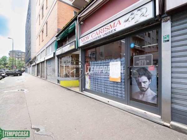 negozio in vendita a Milano in zona Crescenzago