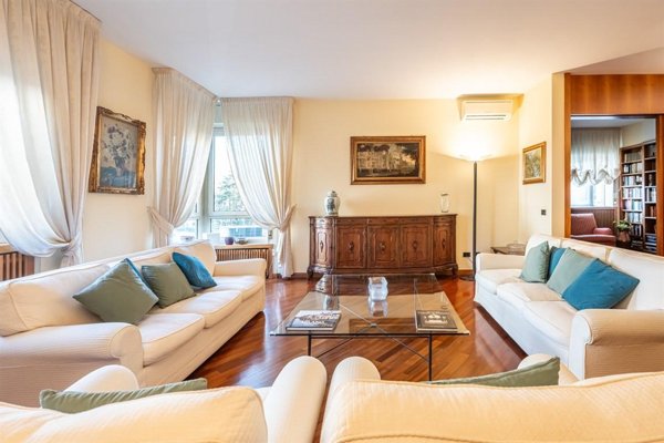 appartamento in vendita a Milano in zona Porta Magenta