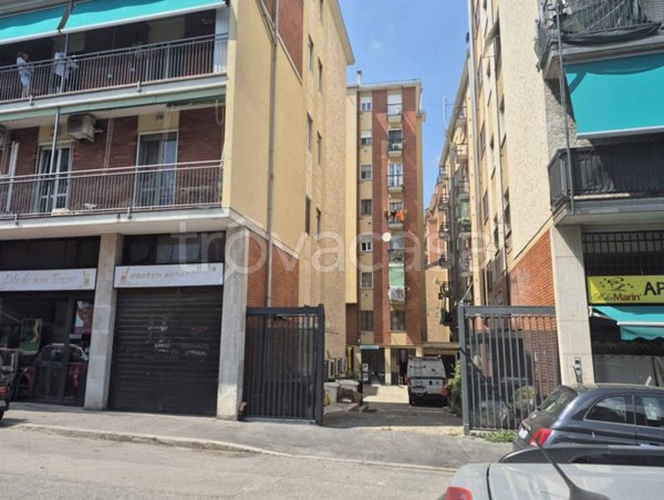 ufficio in vendita a Milano in zona Comasina