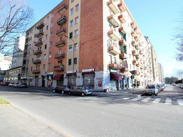 appartamento in vendita a Milano in zona Lorenteggio