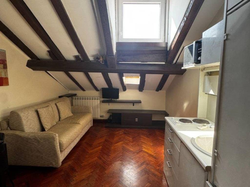 mansarda in vendita a Milano in zona Porta Genova
