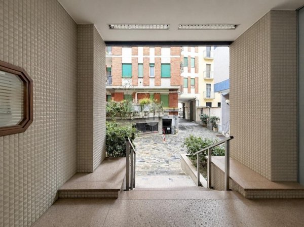 appartamento in vendita a Milano in zona Guastalla