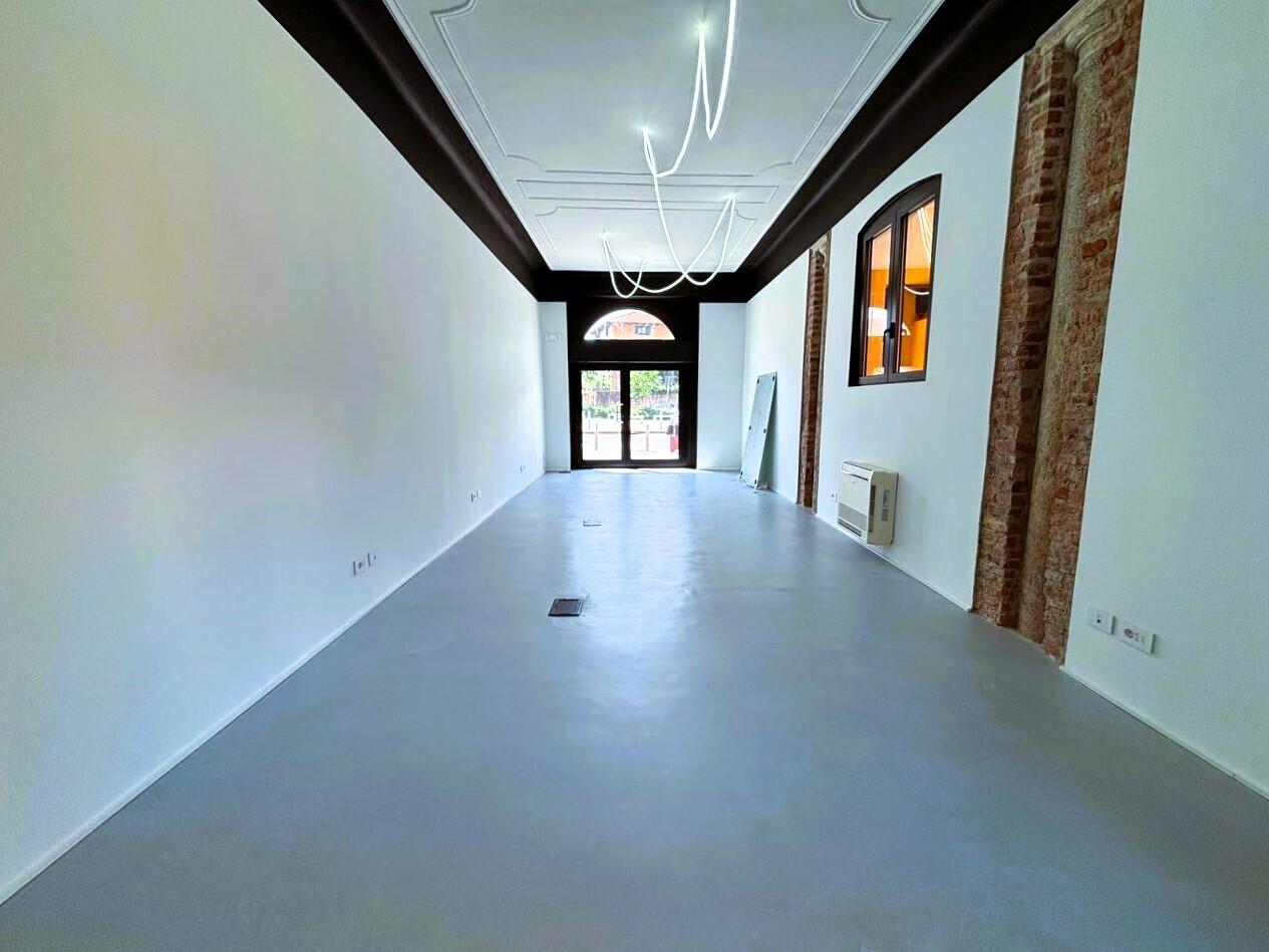 locale commerciale in vendita a Milano in zona Città Studi