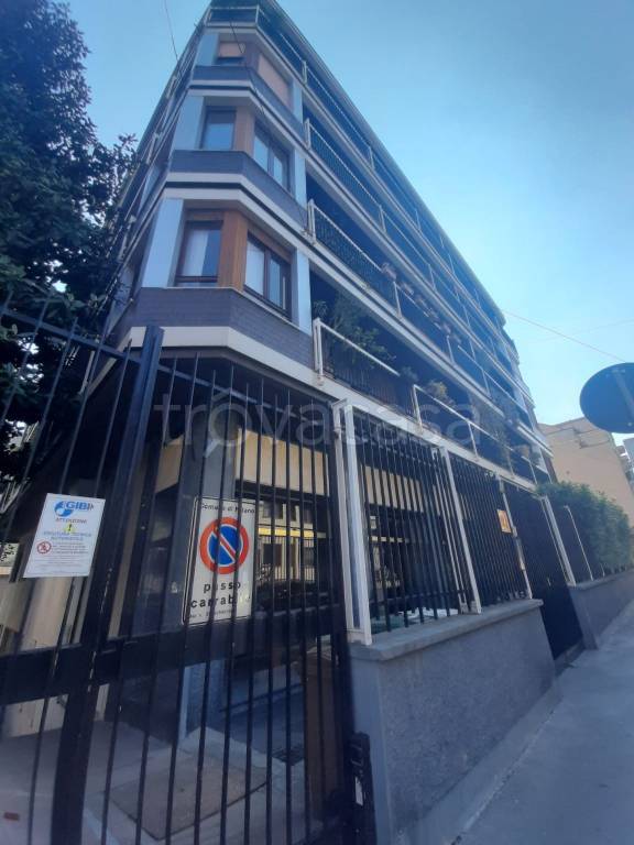 appartamento in vendita a Milano in zona Corsica