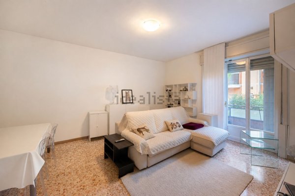 appartamento in vendita a Milano in zona Lorenteggio