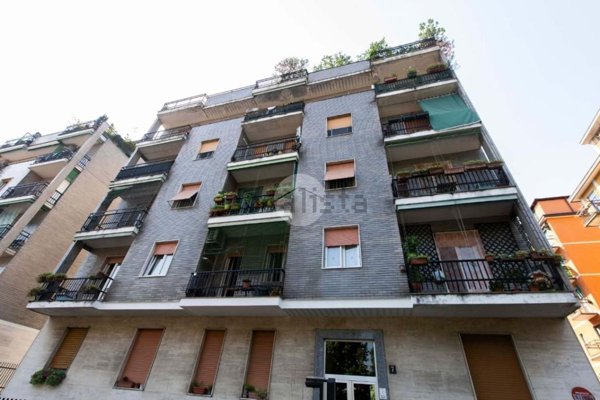 appartamento in vendita a Milano in zona Baggio