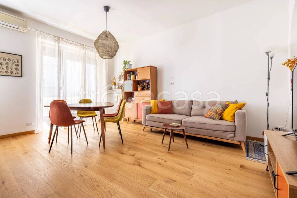 appartamento in vendita a Milano in zona Loreto