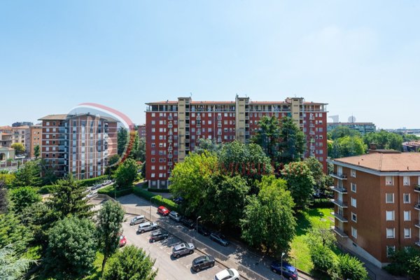 appartamento in vendita a Milano in zona QT8