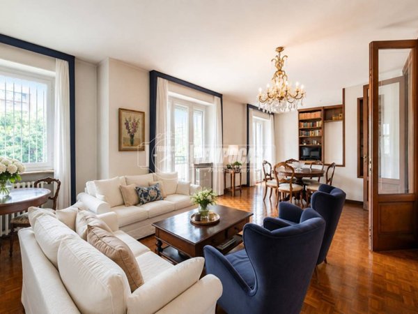 appartamento in vendita a Milano in zona Lorenteggio