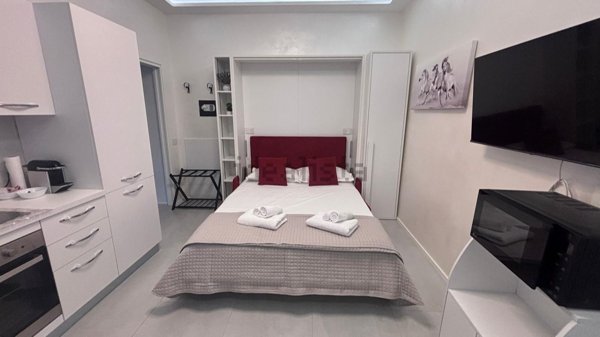 appartamento in vendita a Milano in zona Porta Monforte