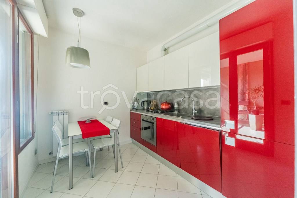 appartamento in vendita a Milano in zona Adriano
