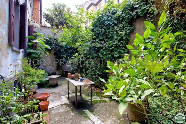 appartamento in vendita a Milano in zona Lorenteggio