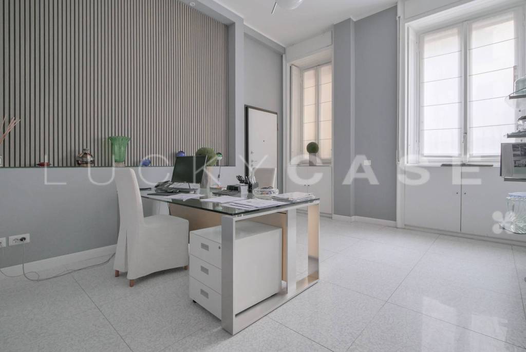 ufficio in vendita a Milano in zona Porta Nuova